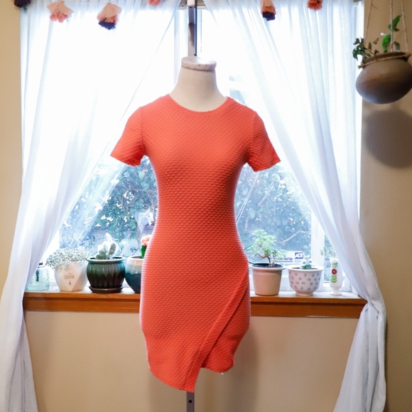 dee elle Dresses & Skirts - Short Sleeve Asymmetrical Hem Dress